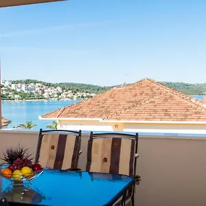 Hotel apartamentowy Ploka, Okrug Gornji